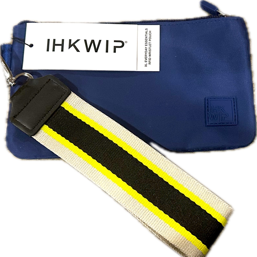 THE XL EVERYDAY ESSENTIALS RFID WRISTLET POUCH - FRENCH NAVY
Says  as equip